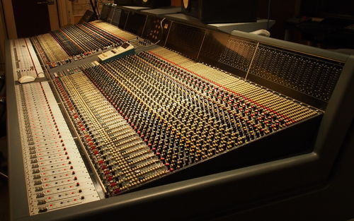 Neve VR 36 CH console
